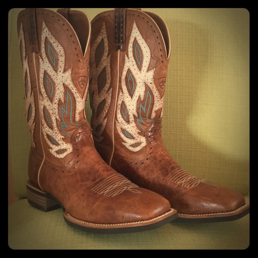 99% New Ariat Cowboy Boots - men’s 10.5